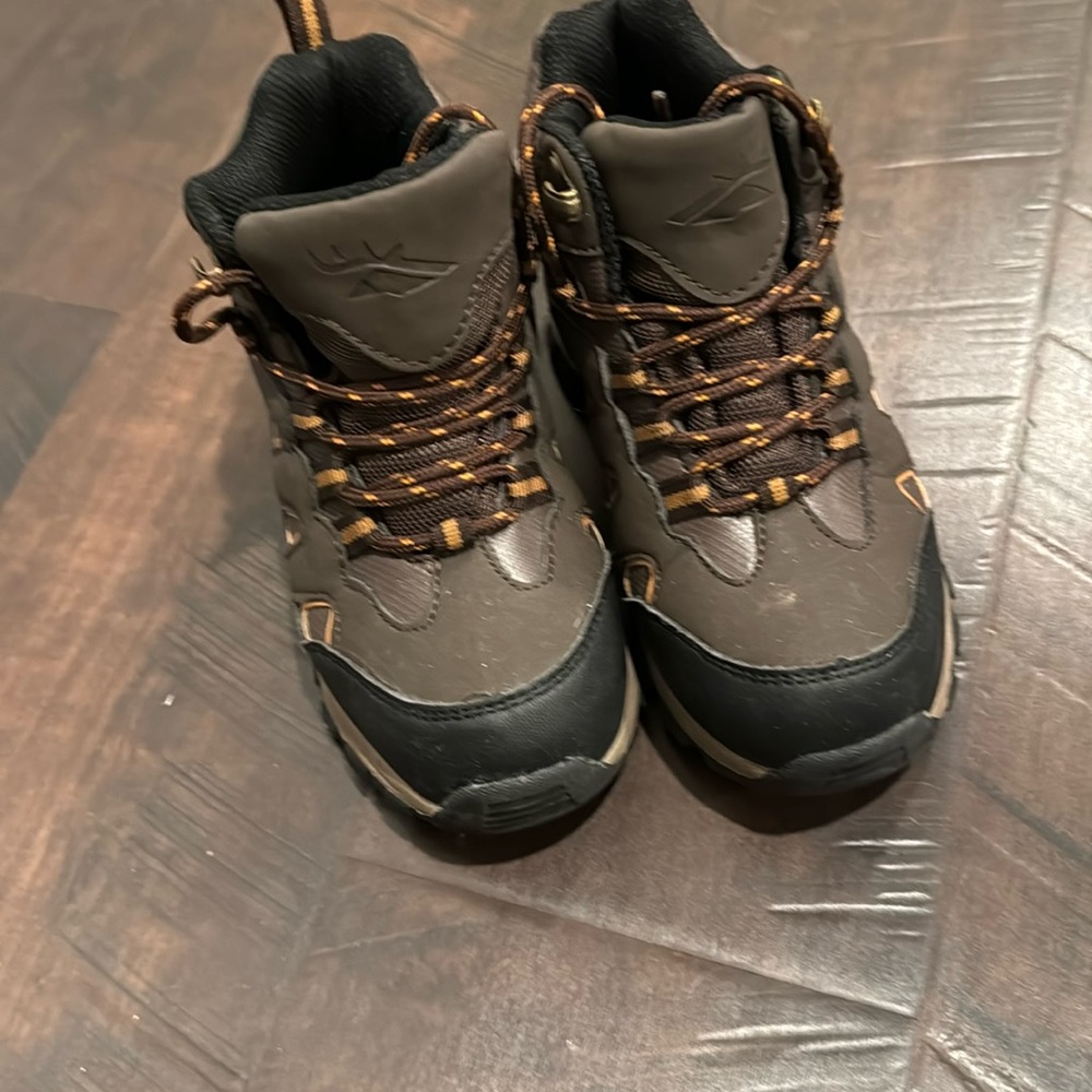 Boys hiking boots